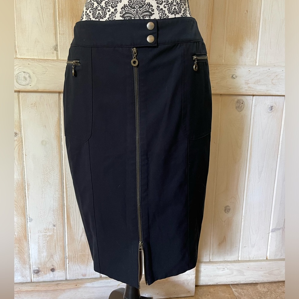 Woman’s Bond Girl Pencil Skirt Zippered Black Size 8